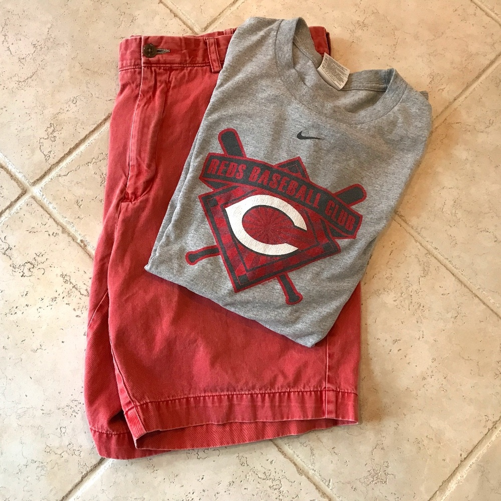 Cincinnati Reds T-Shirt and Shorts